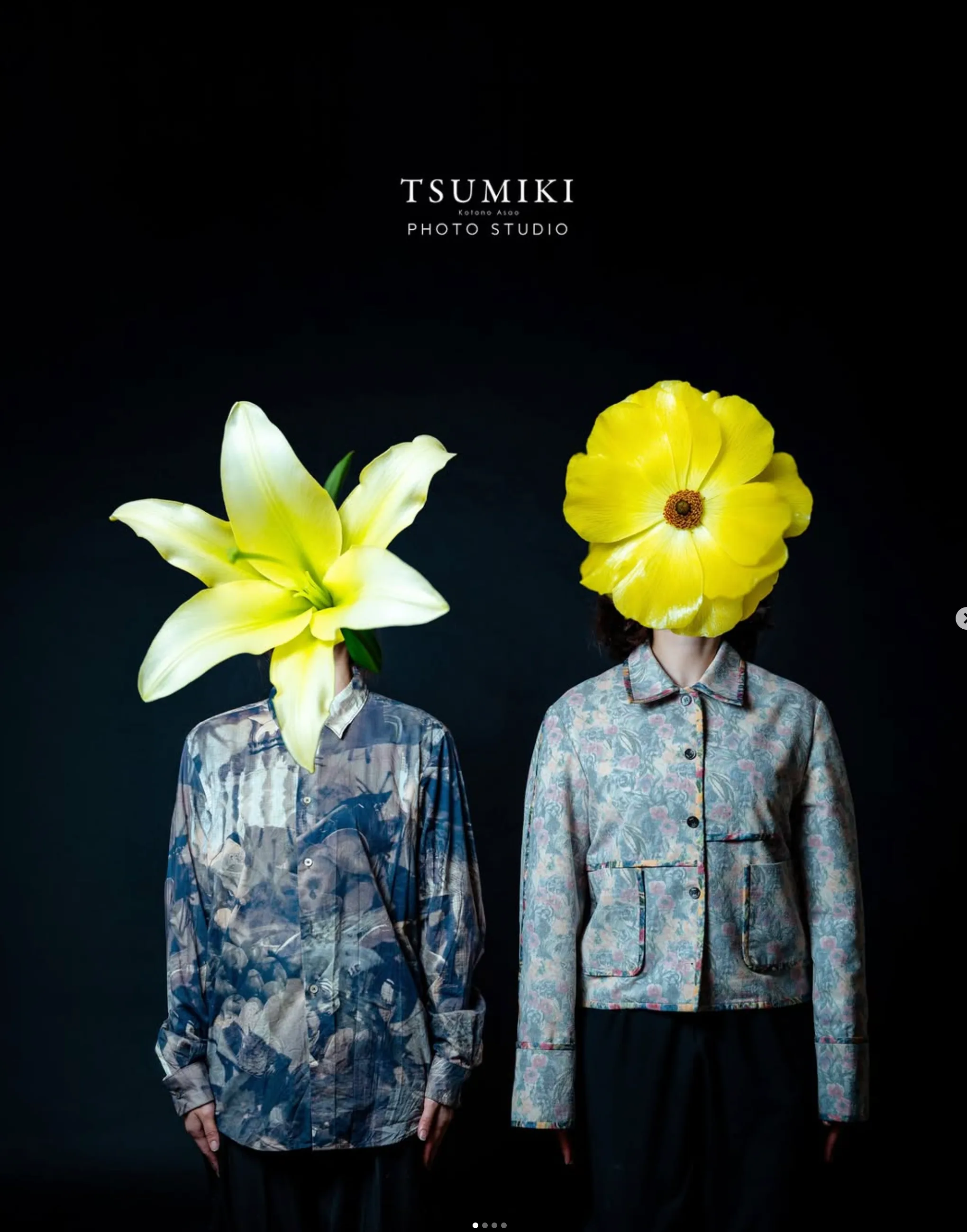 顔を大きな花で覆った2人のアートポートレート