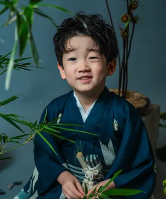 竹のセットで撮る着物姿の七五三の子ども（Chikurin シーン）