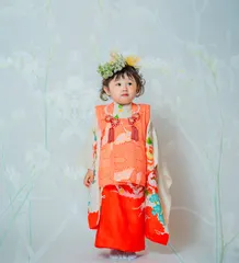 光と花を投影したモダンな演出で撮る七五三の子ども（Projection シーン）